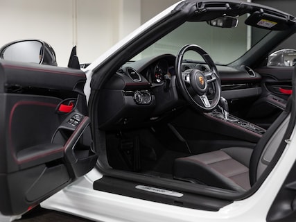 Porsche-718 Boxster