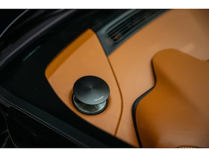 Aston Martin-DB11
