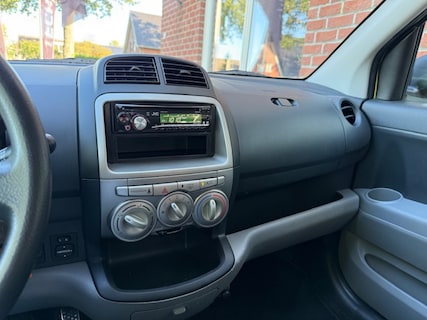 Daihatsu-Sirion