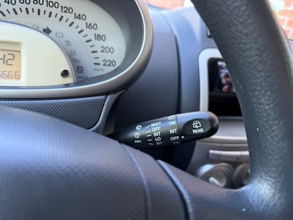 Daihatsu-Sirion