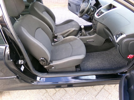 Peugeot-206+