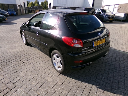 Peugeot-206+