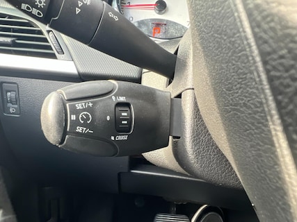 Peugeot-207