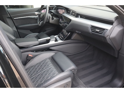 Audi-Q8 e-tron