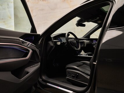 Audi-Q8 e-tron