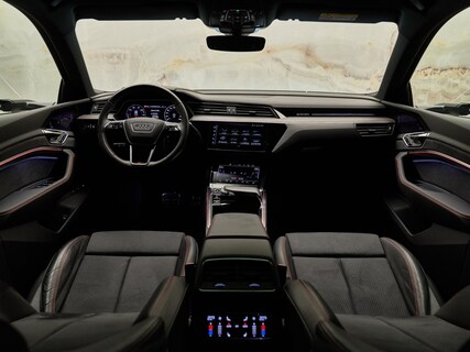 Audi-Q8 e-tron