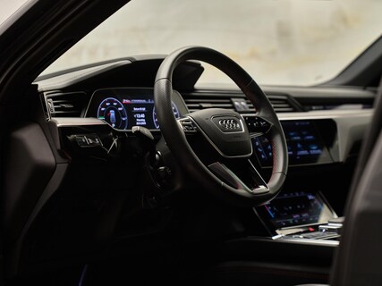 Audi-Q8 e-tron
