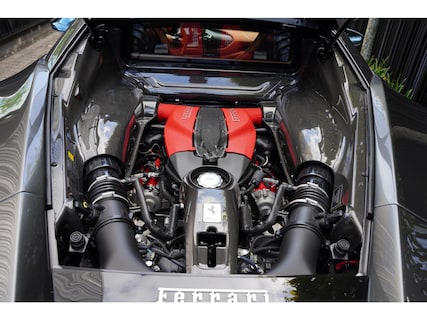 Ferrari-F8 Tributo