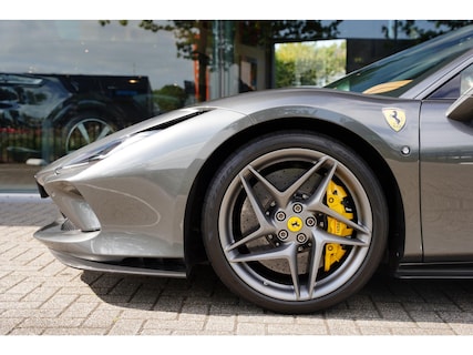 Ferrari-F8 Tributo