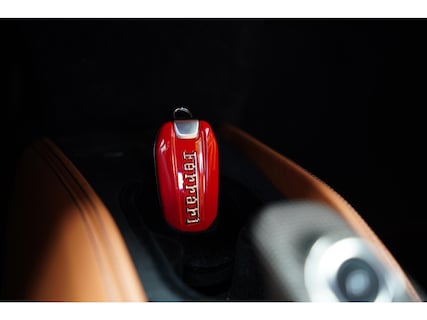 Ferrari-F8 Tributo