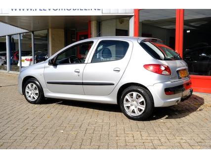 Peugeot-206+
