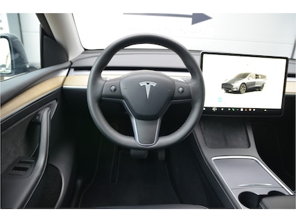 Tesla-Model Y
