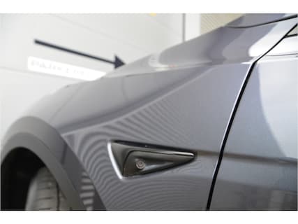 Tesla-Model Y