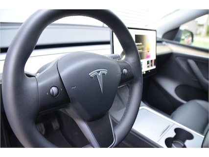 Tesla-Model Y