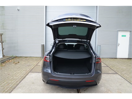 Tesla-Model Y