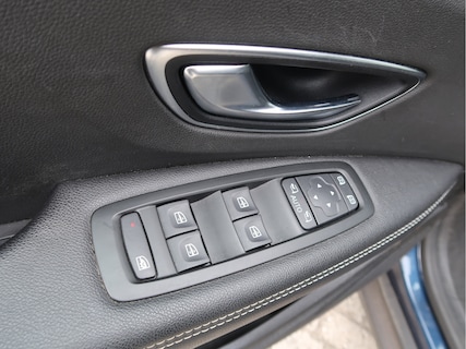 Renault-Scenic