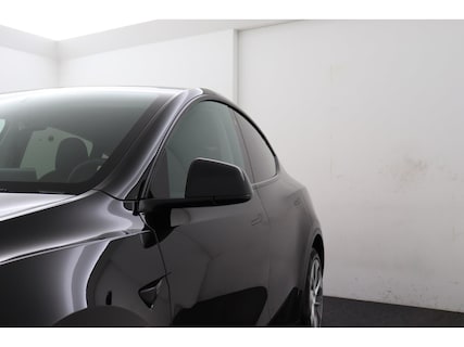 Tesla-Model Y