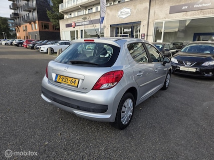 Peugeot-207