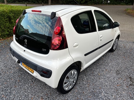 Peugeot-107