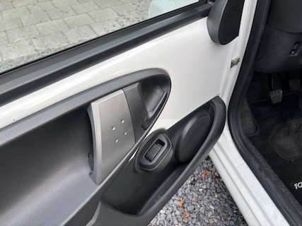Peugeot-107