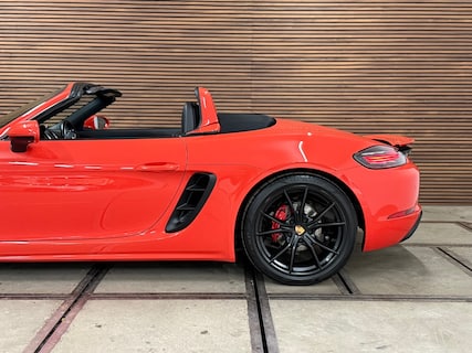 Porsche-718 Boxster
