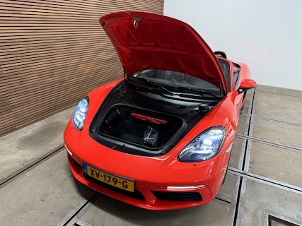Porsche-718 Boxster