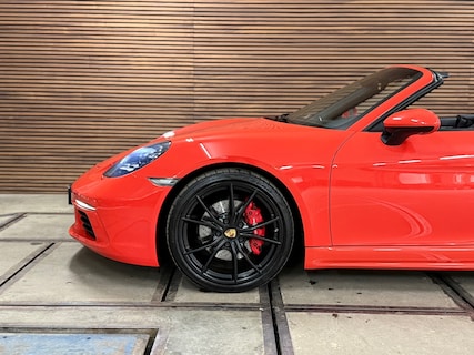 Porsche-718 Boxster