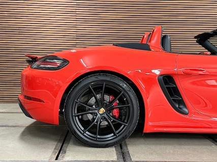 Porsche-718 Boxster