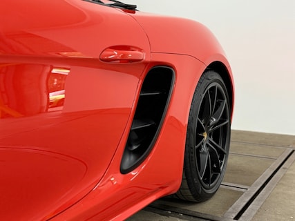 Porsche-718 Boxster