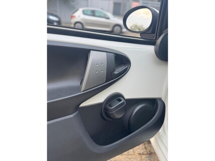 Peugeot-107
