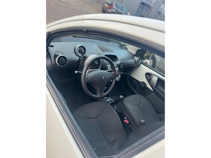 Peugeot-107