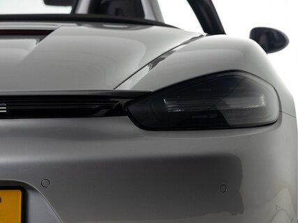 Porsche-718 Boxster