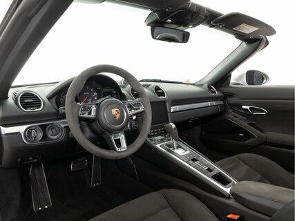 Porsche-718 Boxster