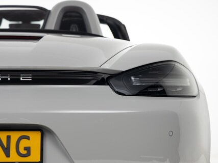 Porsche-718 Boxster