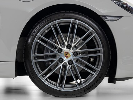 Porsche-718 Boxster
