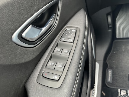 Renault-Scenic