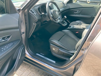 Renault-Scenic