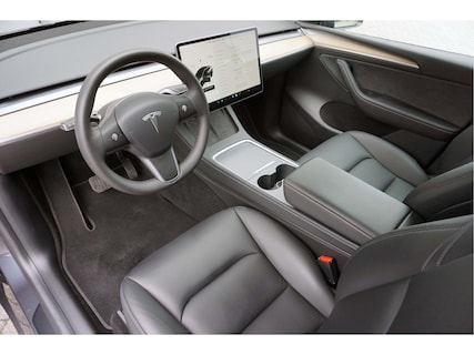 Tesla-Model Y