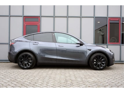 Tesla-Model Y