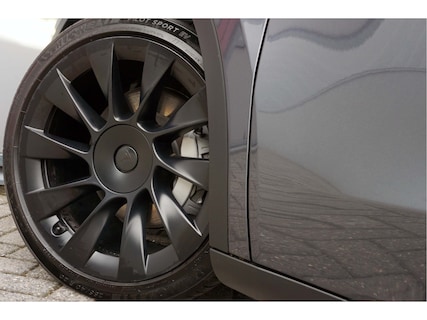 Tesla-Model Y