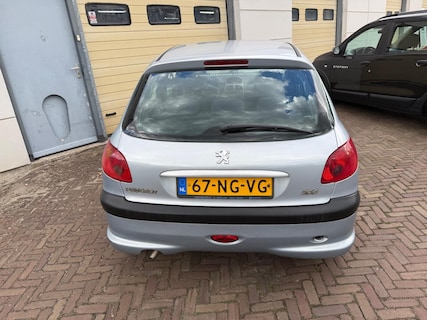 Peugeot-206