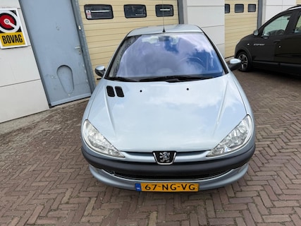 Peugeot-206
