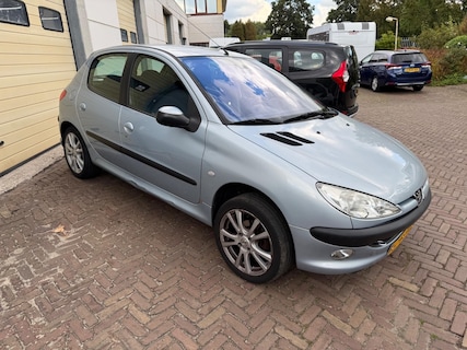 Peugeot-206