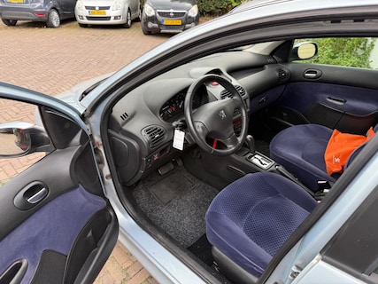 Peugeot-206