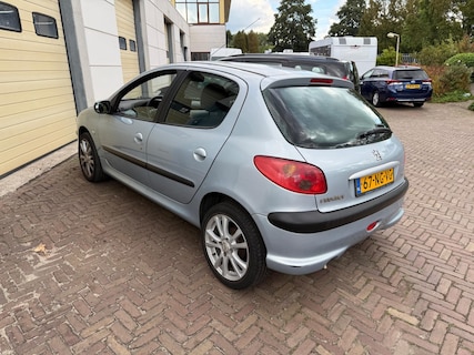 Peugeot-206