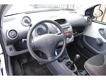 Peugeot-107