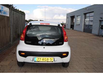 Peugeot-107