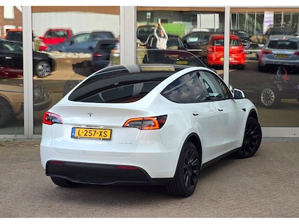 Tesla-Model Y