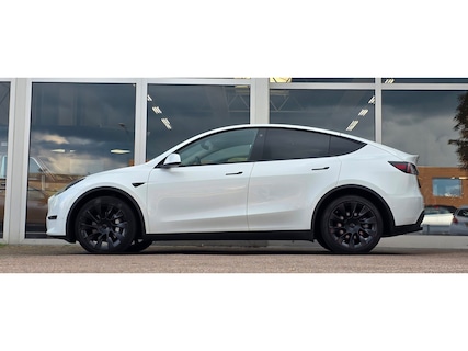 Tesla-Model Y