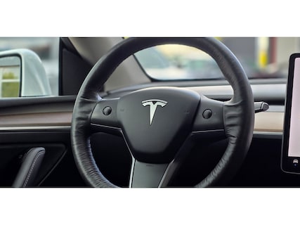 Tesla-Model Y